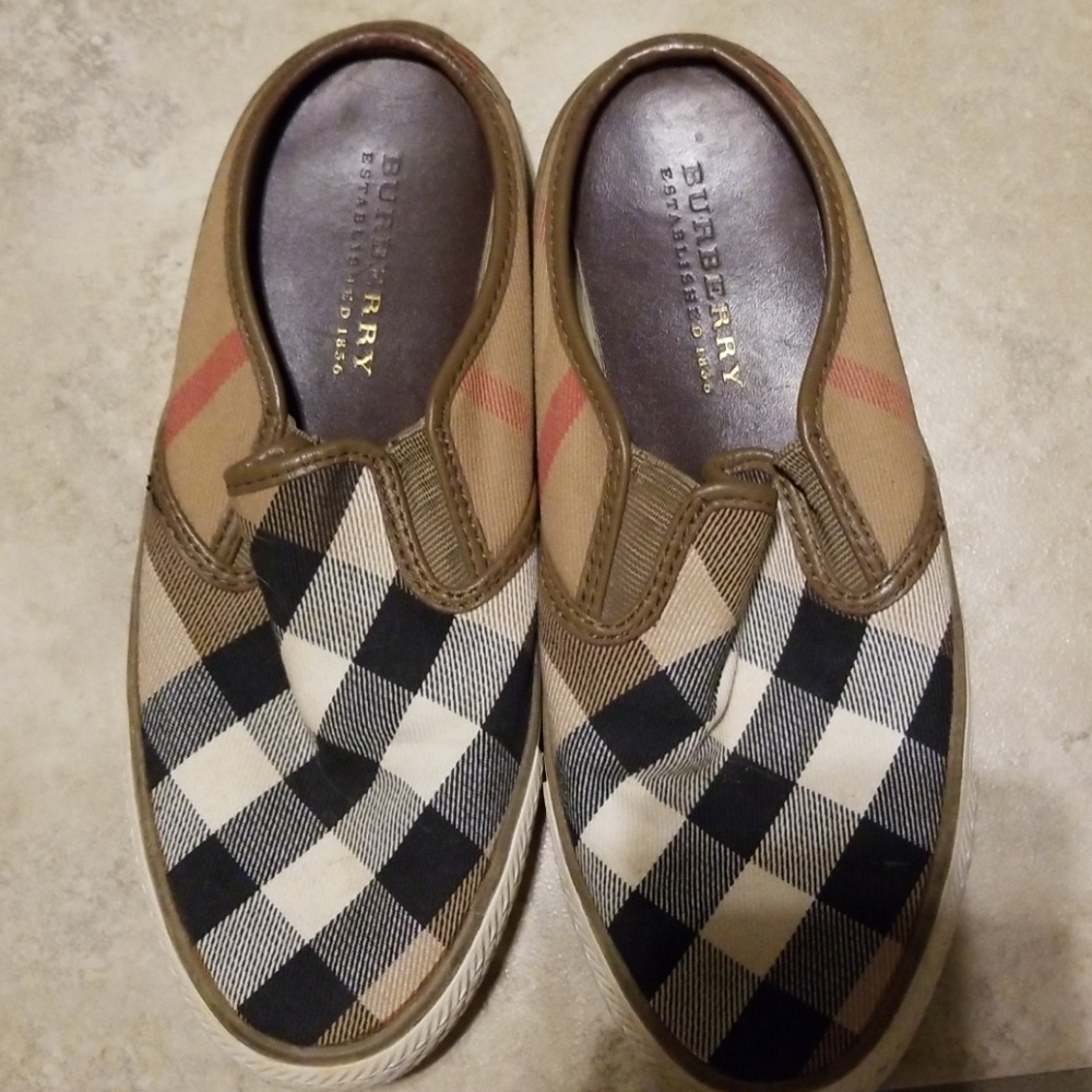 WOMEN BURBERRY SLIP ONS